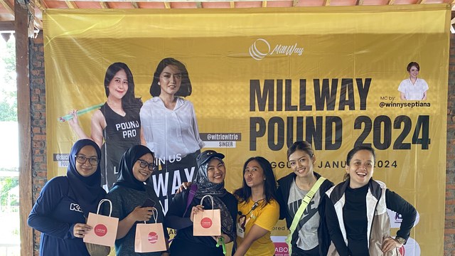 Winny sebagai MC di Millway Run & Pound 2024