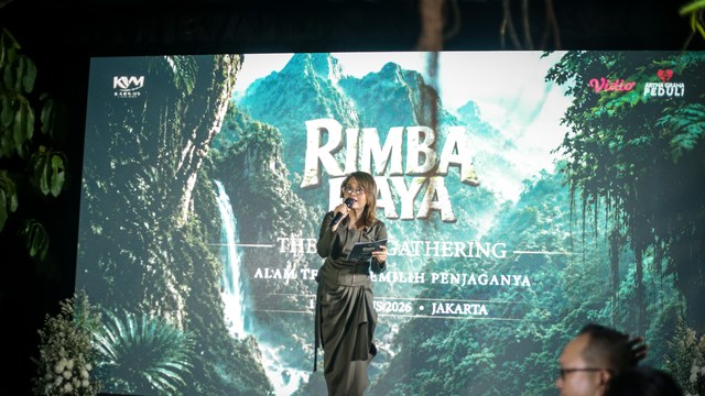 Winny membawakan acara Rimba Raya: The First Gathering